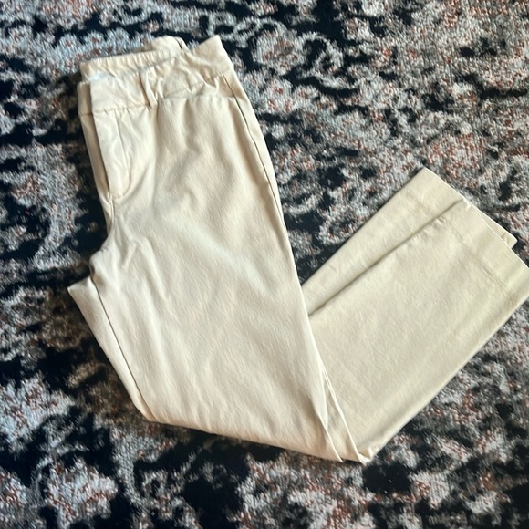 Old Navy pixie pant, high rise pant with secret slim pockets, khaki color size 4 - Picture 1 of 5